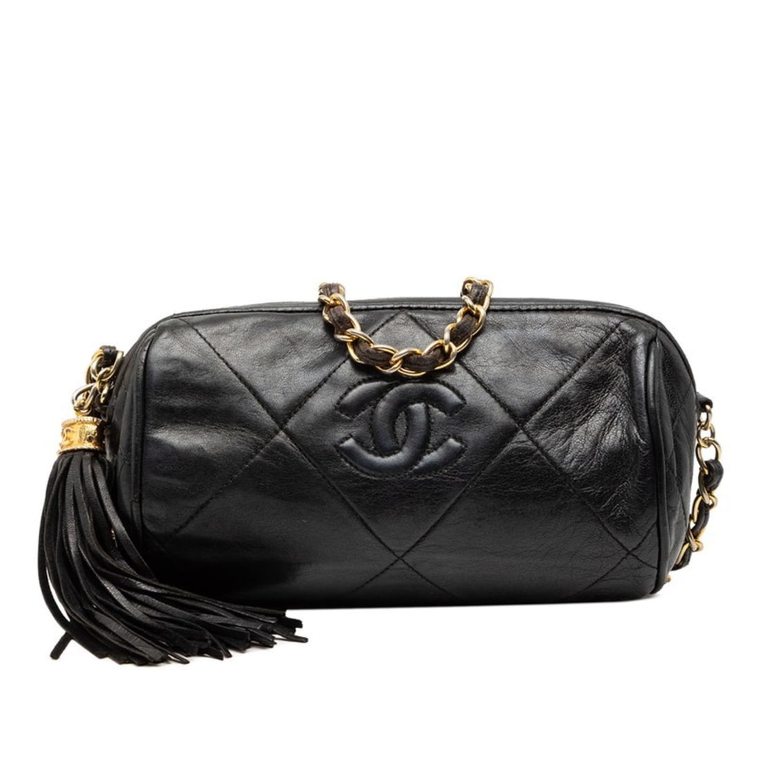 CHANEL Matelasse Fringe Tassel Chain Shoulder Bag in Black Lambskin for Women: --- Catalog ---Category: SizeSize (HxWxD): 10cm x 17cm x 8cm / 3.93'' x 6.69'' x 3.14''Category: DesignType: Shoulder bagColor: BlackGender: WomenMaterial: Leather Leather/Fur Type: LambskinCategory: