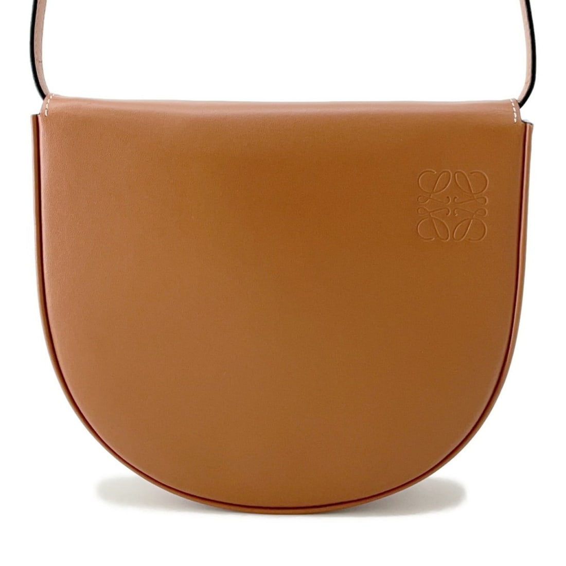 LOEWE Anagram Shoulder Bag, Heel Leather: --- Catalog ---Category: SizeWeight: 220g / 7.76oz.Size (HxWxD): 15cm x 17.5cm x 4cm / 5.9'' x 6.88'' x 1.57''Strap Length: 54cm - 124cm / 21.25'' - 48.81''Category: DesignType: Shoulder bagGender: Wo