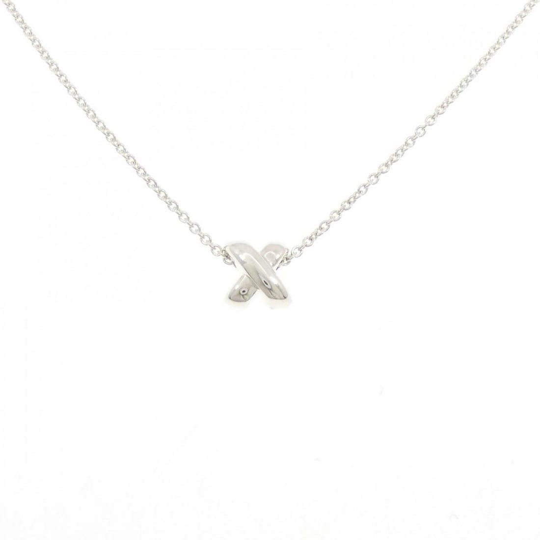 Tiffany 925 necklace: --- Catalog ---Category: SizePendant Size: 8.6mm x 8.8mm / 0.33'' x 0.34''Neck Circumference: 41 cm / 16.14''Category: DesignColor: SilverGender: WomenMaterial: Silver 925Pendant Type: PendantNecklace