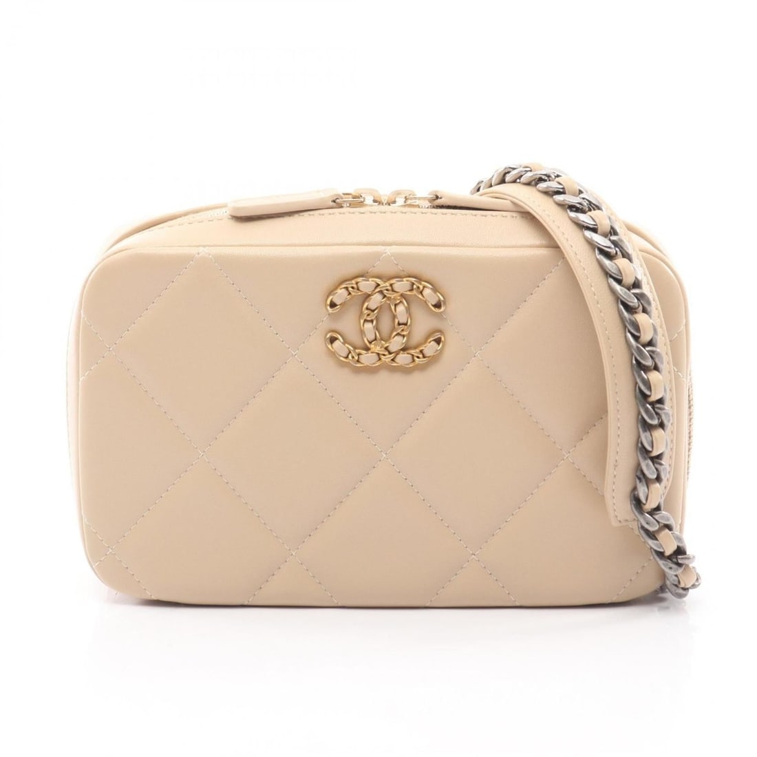 CHANEL 19 Disneuf Matelasse Shoulder Bag in Beige Lambskin Leather for Women: --- Catalog ---Category: SizeSize (HxWxD): 11cm x 18cm x 4.5cm / 4.33'' x 7.08'' x 1.77''Category: DesignType: Shoulder bagColor: BeigeGender: WomenMaterial: Leather Leather/Fur Type: LambskinCategory
