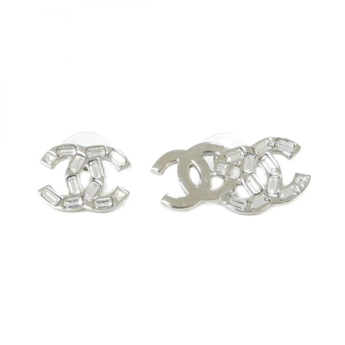 Chanel AB7869 Earrings: --- Catalog ---Category: SizeSize (HxWxD): 15.00mm x 33.00mm / 0.59'' x 1.30''Category: DesignType: Stud earringsColor: SilverStone: CrystalGender: WomenStone Color: ClearCategory: GeneralBrand: