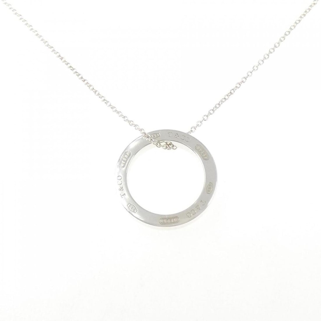 Tiffany 1837 Circle Necklace: --- Catalog ---Category: SizePendant Size: 17.7mm x 17.7mm / 0.69'' x 0.69''Neck Circumference: 40 cm / 15.74''Category: DesignColor: SilverGender: WomenMaterial: Silver 925Necklace Type: NecklaceCate