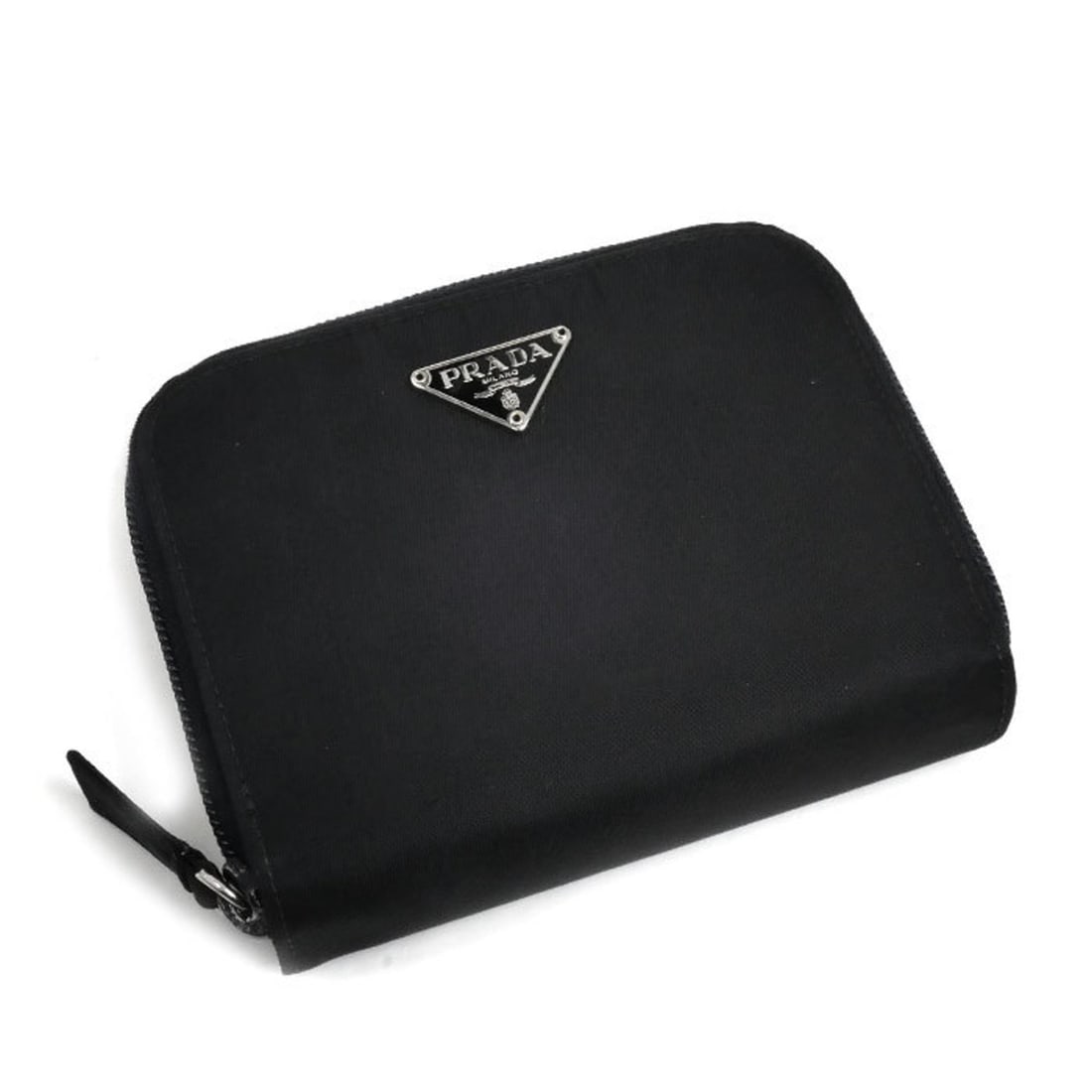 PRADA Prada Bifold Wallet Black M605 Women's: --- Catalog ---Category: SizeSize (HxWxD): 10.5cm x 13cm x 3cm / 4.13'' x 5.11'' x 1.18''Category: DesignType: Wallet (bi-fold)Color: BlackGender: WomenMaterial: Nylon Category: GeneralMPN: M605Brand: