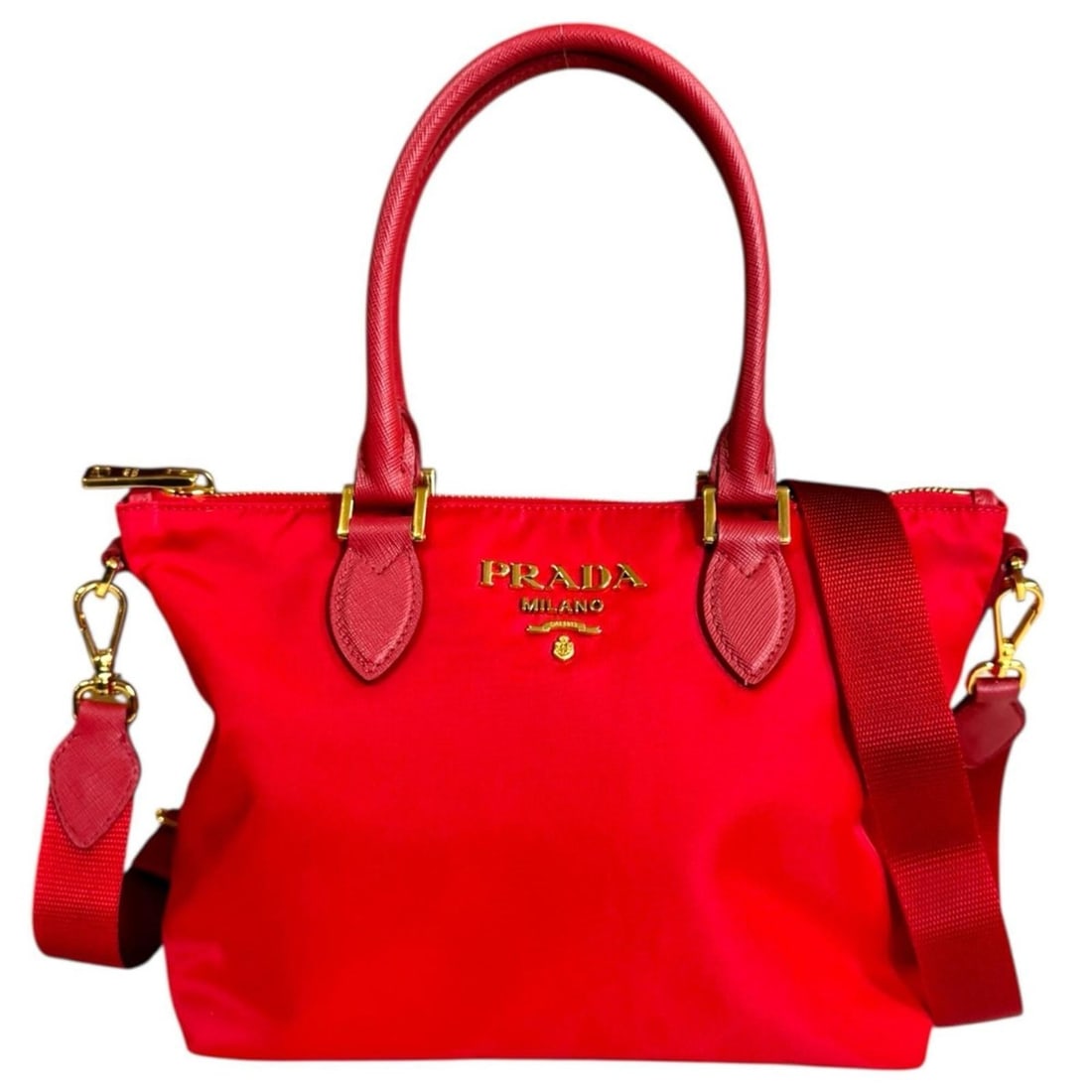 Prada Shoulder Bag, Nylon 1BA275, Red, Women's, Pre-owned, 2-Way: --- Catalog ---Category: SizeSize (HxWxD): 18cm x 24.5cm x 15cm / 7.08'' x 9.64'' x 5.9''Category: DesignType: Shoulder bagColor: Red colorGender: WomenMaterial: Nylon Category: GeneralMPN: 1BA275Bran