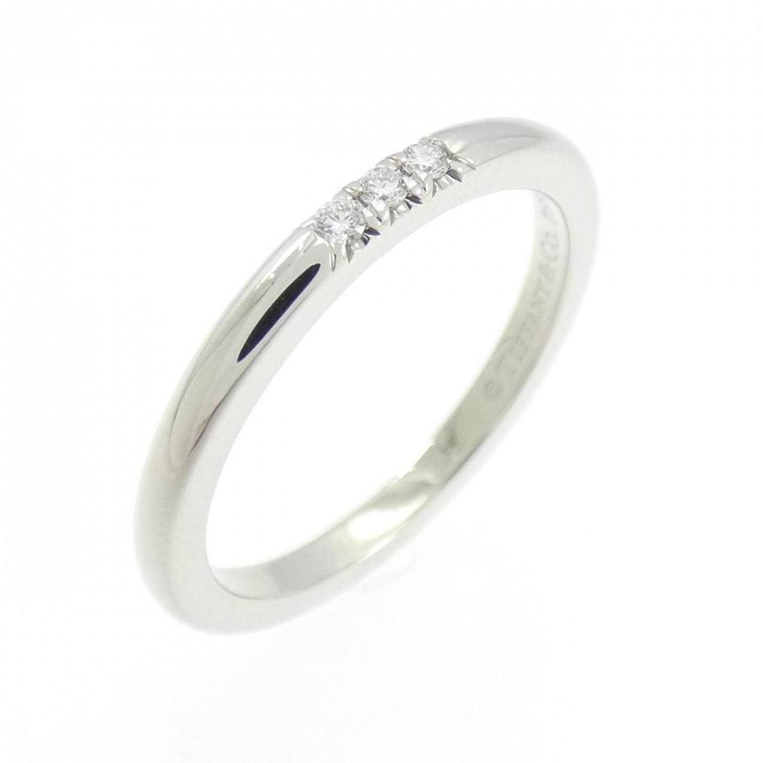 Tiffany Band Ring: --- Catalog ---Category: SizeJP Size: 6.5US Size: 3.5Category: DesignType: Band ringStone: DiamondGender: WomenMaterial: Platinum 950Category: GeneralBrand: Tiffany--- Item List ---Section: ConditionR