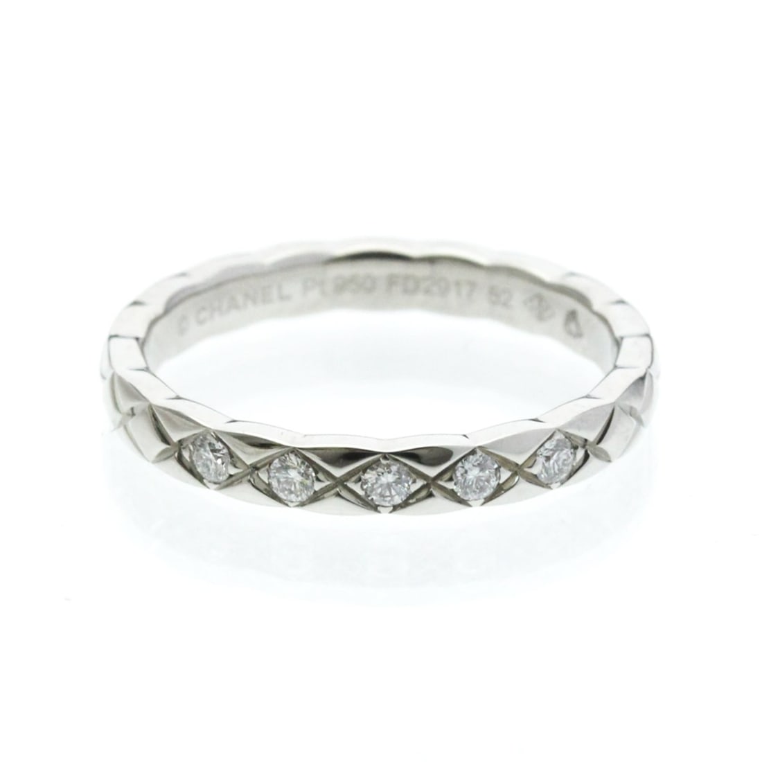 Chanel Coco Crush Ring Mini Model 5PD Platinum Fashion Diamond Band Ring Silver: --- Catalog ---Category: SizeWidth: 2.8mm / 0.11''Weight: 4.2g / 0.14oz.JP Size: 12US Size: 6Brand Size: 52Category: DesignType: Band ringColor: SilverMetal: PlatinumStone: DiamondStyle: FashionGender