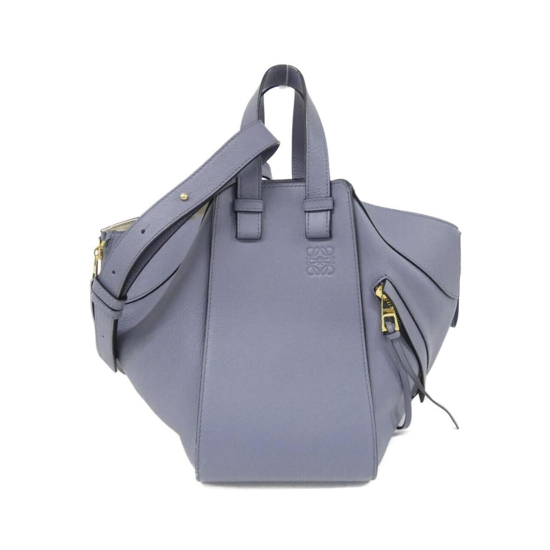 Loewe Hammock Small 387 30 S35 Shoulder Bag: --- Catalog ---Category: SizeSize (HxWxD): 24cm x 33cm x 28cm / 9.44'' x 12.99'' x 11.02''Category: DesignType: Shoulder bagColor: BlueGender: WomenMaterial: Leather Hardware Color: GoldLeather/Fur Ty