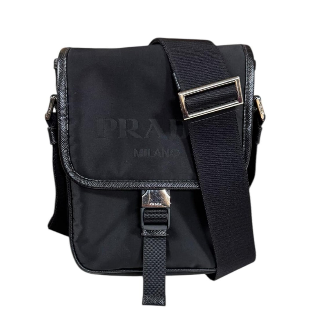 Pre-owned Prada Nylon Shoulder Bag 2VD028 Black Men's PRADA: --- Catalog ---Category: SizeWeight: 350g / 12.34oz.Size (HxWxD): 20cm x 16cm x 7cm / 7.87'' x 6.29'' x 2.75''Strap Length: 71cm - 135cm / 27.95'' - 53.14''Category: DesignType: Shoulder bagColor: Bla