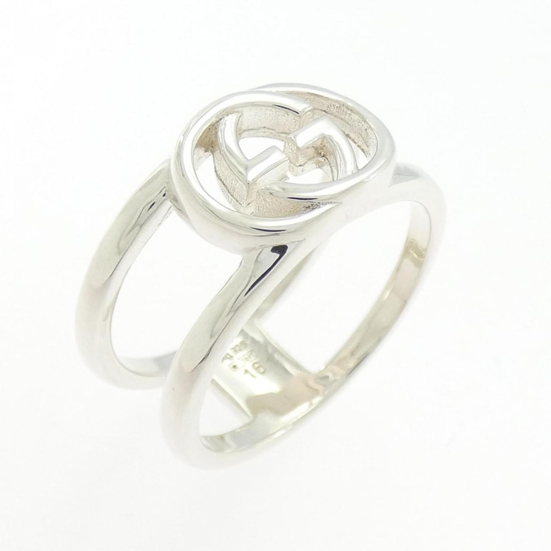 Gucci Interlocking Wide Ring: --- Catalog ---Category: SizeJP Size: 15US Size: 7.5Category: DesignType: Band ringColor: SilverGender: Women,MenMaterial: Silver 925Category: GeneralMPN: 298036 J8400 8106Brand: Gucci--- Item List