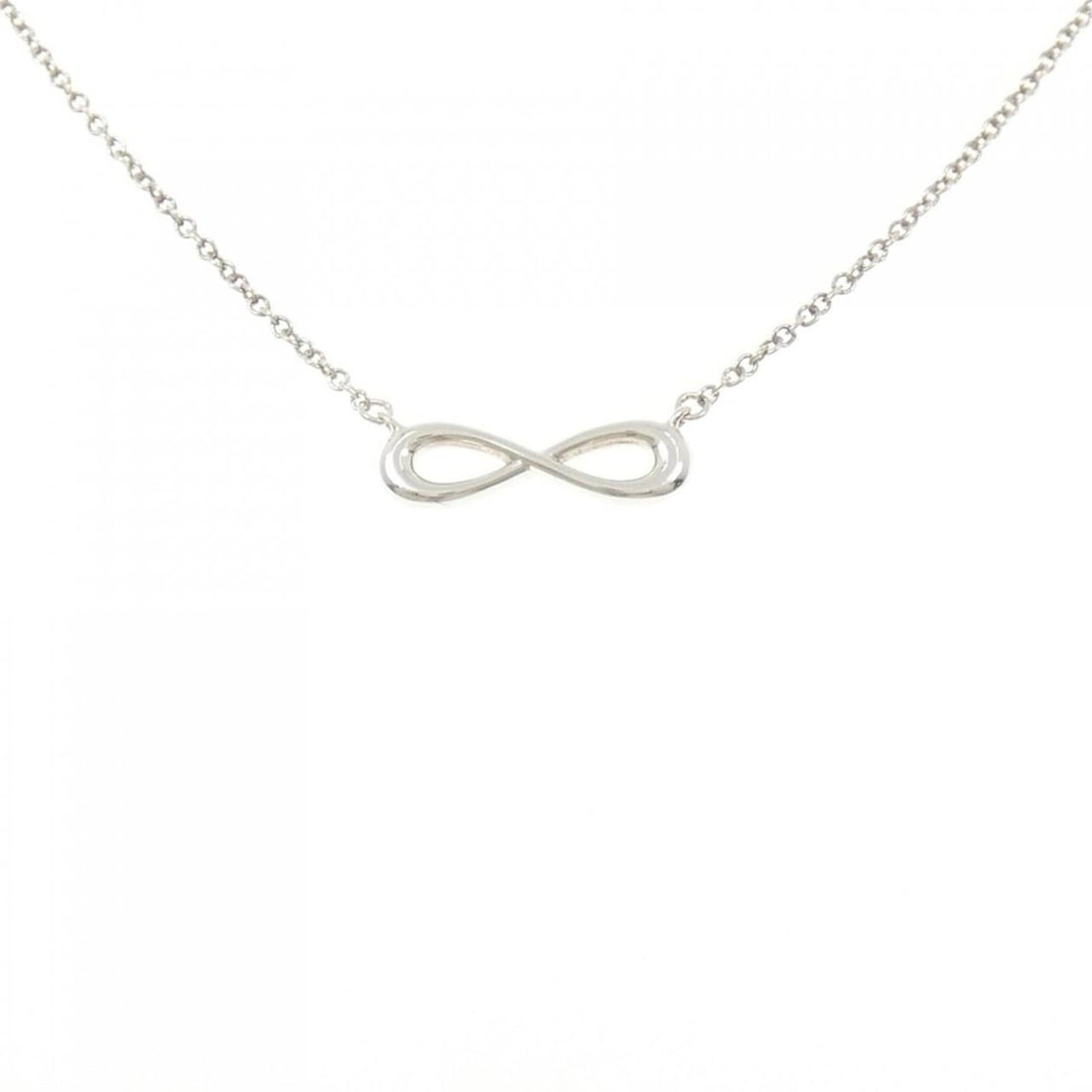 Tiffany Infinity Mini Necklace: --- Catalog ---Category: SizePendant Size: 5.2mm x 14.5mm / 0.2'' x 0.57''Neck Circumference: 41 cm - 46 cm / 16.14'' - 18.11''Category: DesignColor: SilverGender: WomenMaterial: Silver 925Pendant