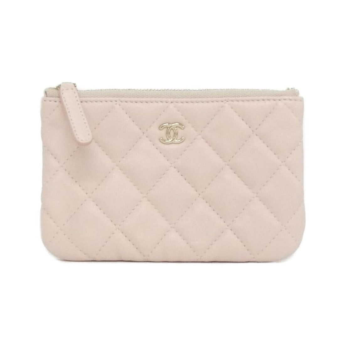 Chanel 82365 handbag pouch: --- Catalog ---Category: SizeSize (HxWxD): 9cm x 15cm x 1.5cm / 3.54'' x 5.9'' x 0.59''Category: DesignType: Handbag, PouchColor: Light pinkGender: WomenMaterial: Leather Hardware Color: GoldLeather/F
