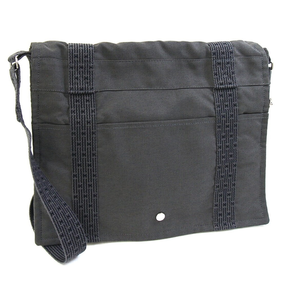 Hermes Hermès Air Line Bassus MM Shoulder Bag in Gray Canvas for Men and Women: --- Catalog ---Category: SizeSize (HxWxD): 29cm x 40cm x 8cm / 11.41'' x 15.74'' x 3.14''Category: DesignType: Shoulder bagColor: GrayGender: Men,WomenMaterial: Canvas Category: GeneralBrand: HermesCo