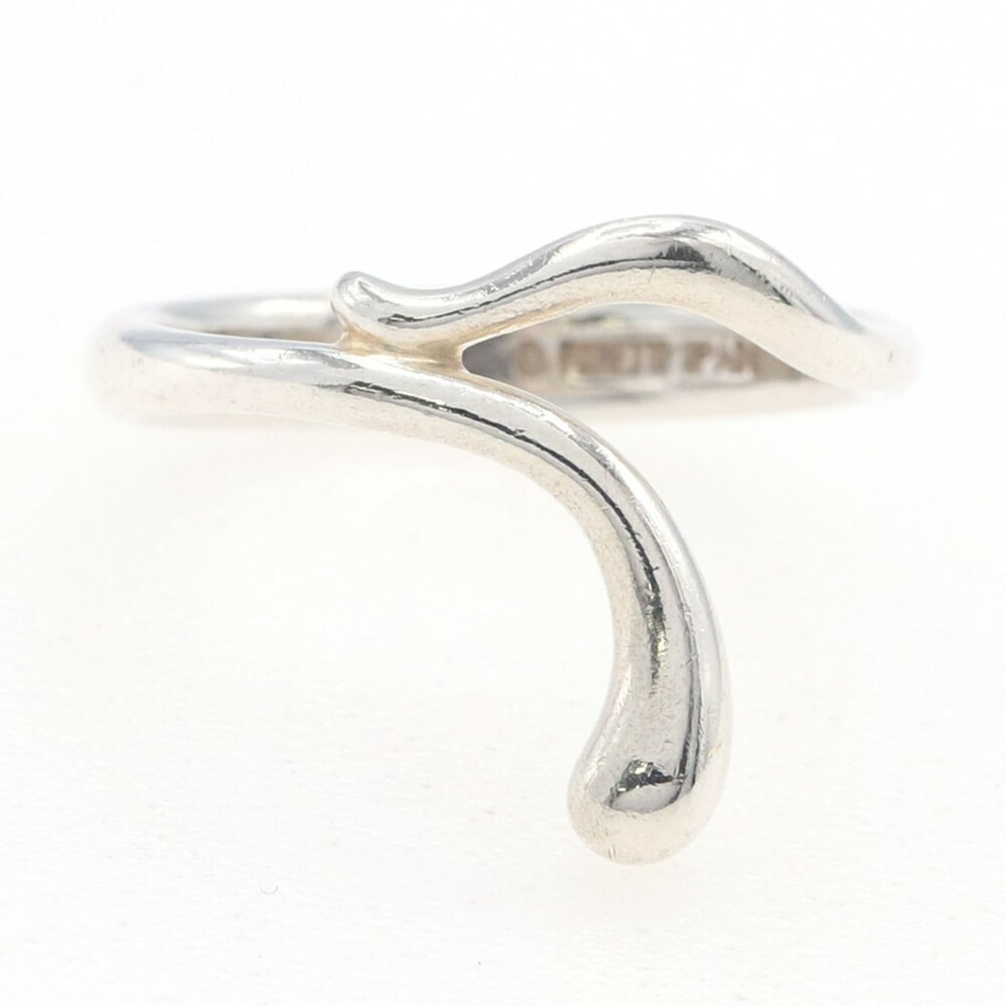 Tiffany & Co. Elsa Peretti Teardrop Ring, US 5.5/JP 10, Sterling Silver 925, Women's, TIFFANY: --- Catalog ---Category: SizeJP Size: 10US Size: 5.5Category: DesignType: Band ringGender: WomenMaterial: Sterling silver 925Category: GeneralBrand: TiffanyCountry of Origin: Spain--- Item List ---Sec