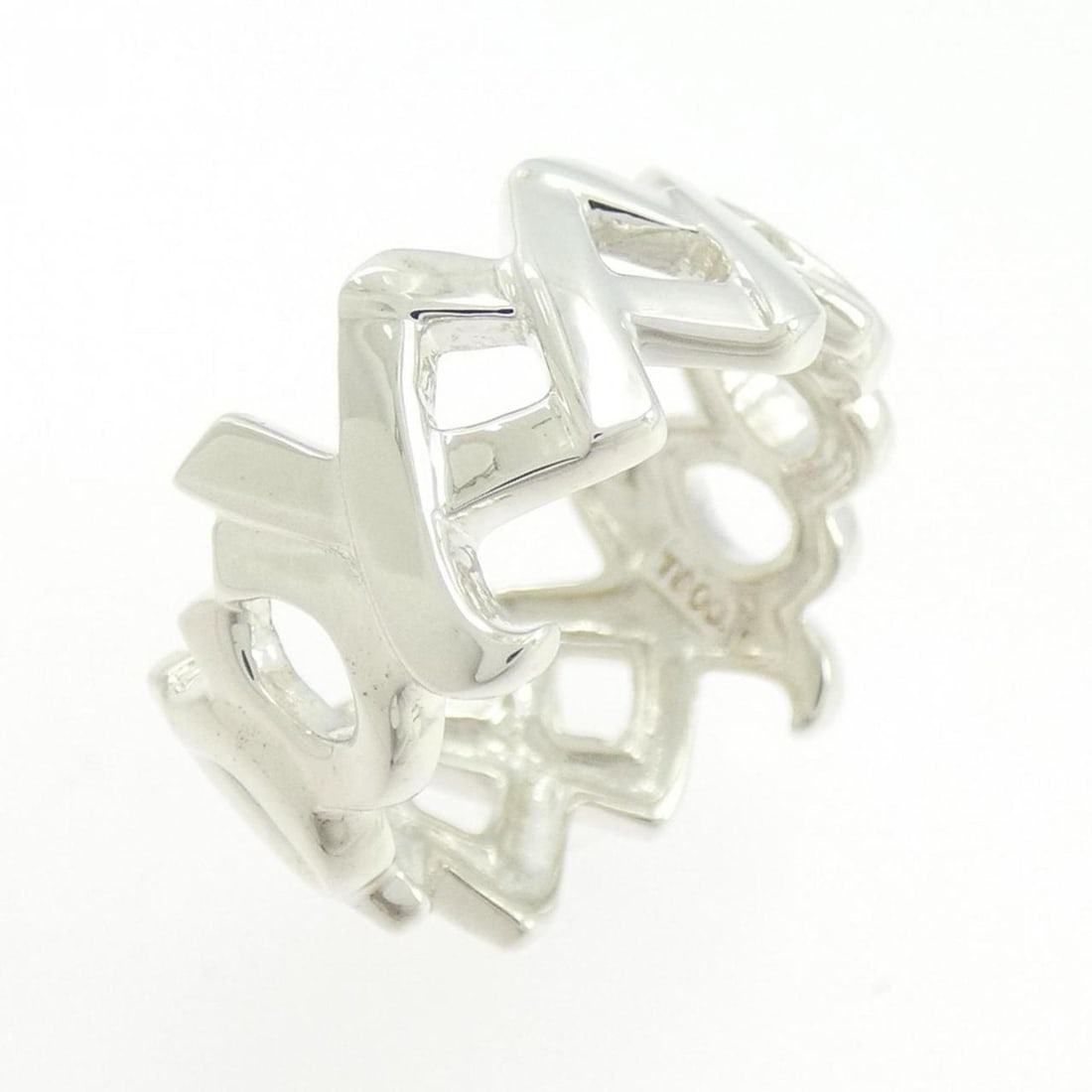 Tiffany Kiss Ring: --- Catalog ---Category: SizeJP Size: 13US Size: 6.5Category: DesignType: Band ringColor: SilverGender: WomenMaterial: Silver 925Category: GeneralBrand: Tiffany--- Item List ---Section: