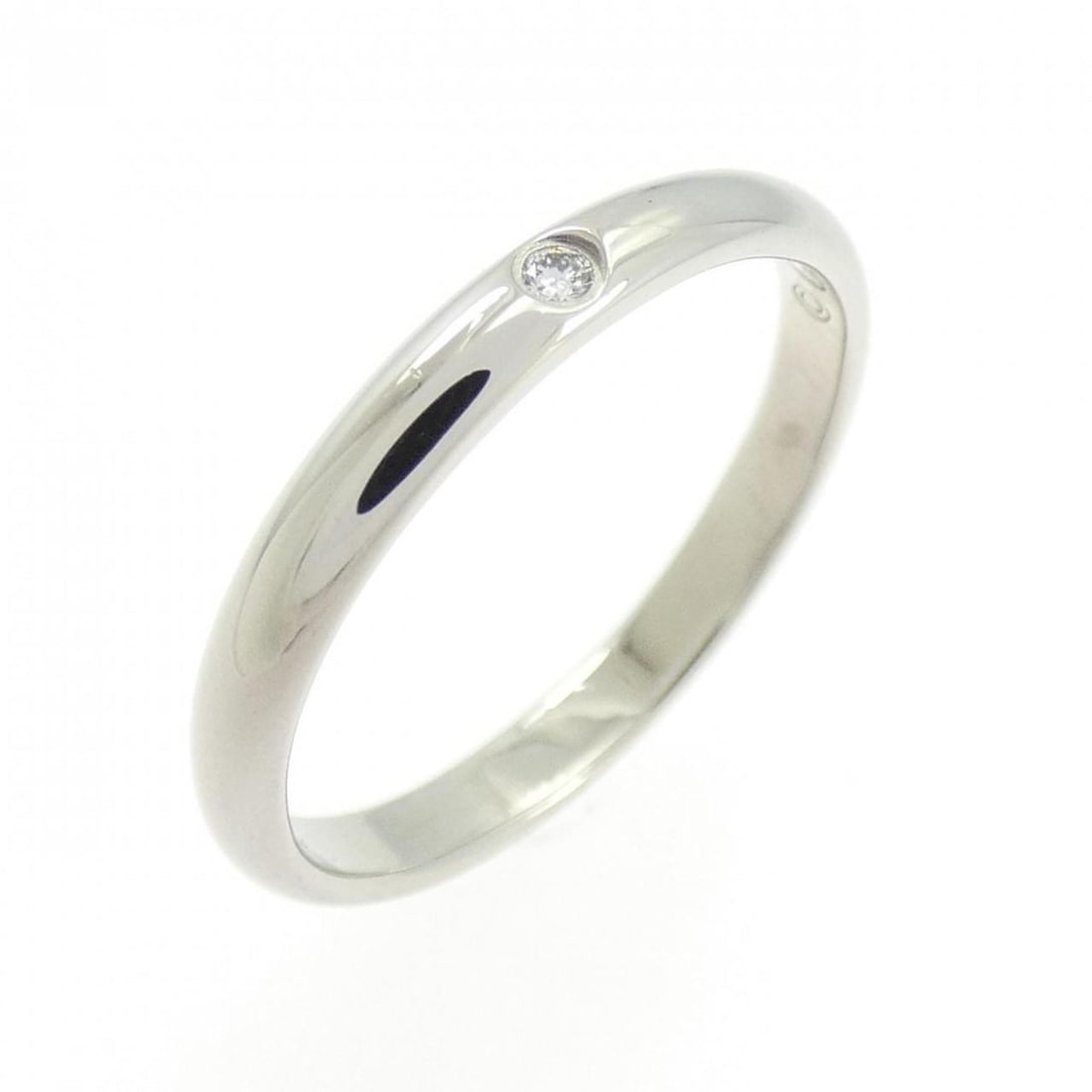 Cartier Wedding Ring: --- Catalog ---Category: SizeUS Size: 5.5Brand Size: 50Category: DesignType: Band ringStone: DiamondGender: WomenMaterial: Platinum 950Category: GeneralMPN: B4057700Brand: Cartier--- Item List ---Sect