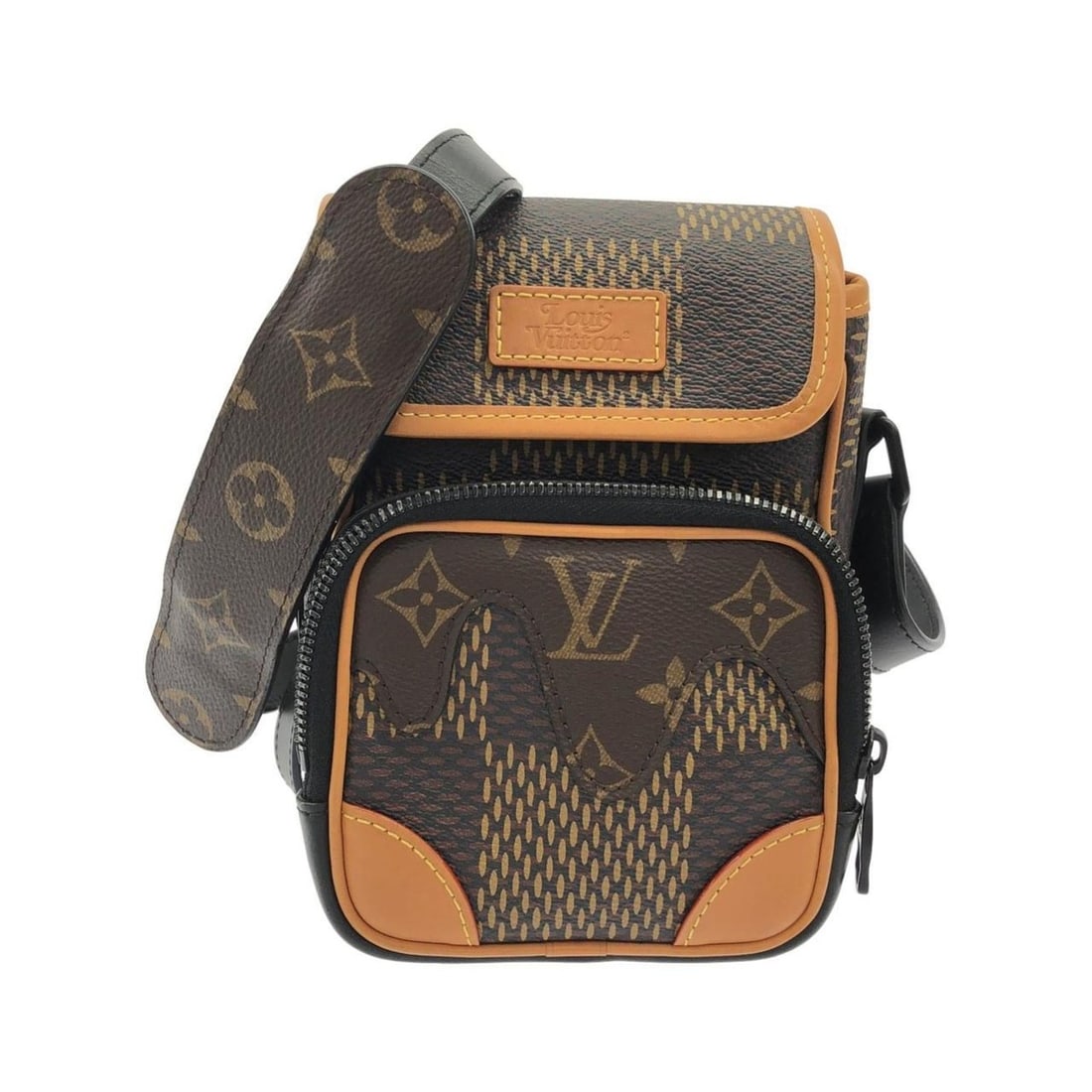Louis Vuitton Damier Giant (LV Squared) Amazon Messenger Shoulder Bag N40357: --- Catalog ---Category: SizeSize (HxWxD): 19cm x 16cm x 8cm / 7.48'' x 6.29'' x 3.14''Category: DesignType: Shoulder bagColor: EbeneGender: Men,WomenMaterial: Coated canvas Category: GeneralMPN: N403