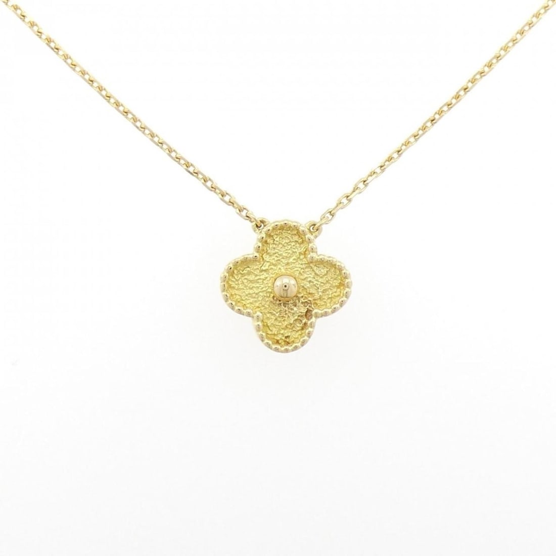 Van Cleef & Arpels Vintage Alhambra Necklace: --- Catalog ---Category: SizePendant Size: 13.9mm x 13.9mm / 0.54'' x 0.54''Neck Circumference: 38 cm - 43 cm / 14.96'' - 16.92''Category: DesignGender: WomenMaterial: Yellow gold (18K)Pendant Type: P