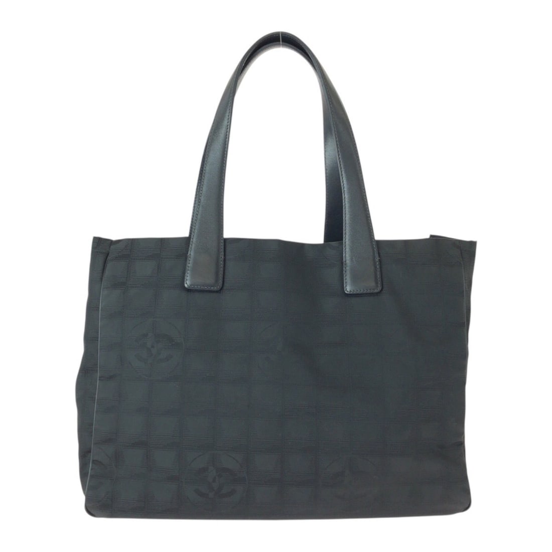 CHANEL New Travel Line Neutral Tote MM Black Nylon and Leather Bag Shoulder for Women: --- Catalog ---Category: SizeSize (HxWxD): 26cm x 35cm x 14.5cm / 10.23'' x 13.77'' x 5.7''Category: DesignType: Shoulder bag, Tote bagColor: BlackGender: WomenMaterial: Nylon , Leather Category: Gene