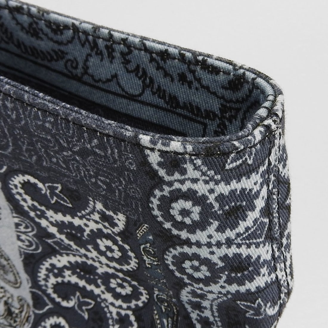 Chanel ABE981 Brooch - 13