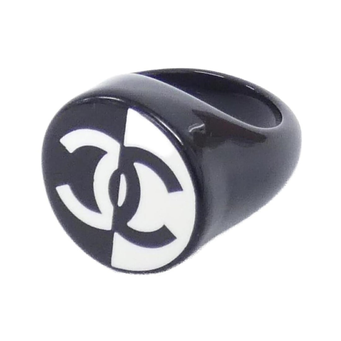 Chanel 27829 Ring: --- Catalog ---Category: SizeJP Size: 13US Size: 6.5Category: DesignType: Band ringColor: Black, WhiteGender: WomenCategory: GeneralBrand: ChanelModel: 27829--- Item List ---Section: