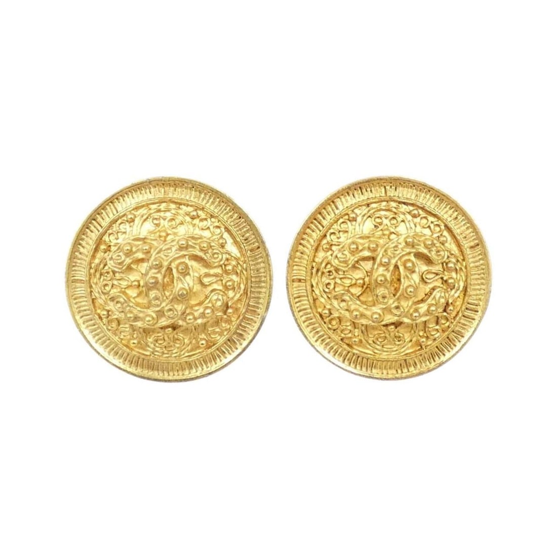 Chanel Earrings: --- Catalog ---Category: SizeSize (HxWxD): 30.00mm x 30.00mm / 1.18'' x 1.18''Category: DesignType: Clip earringsColor: GoldGender: WomenCategory: GeneralBrand: Chanel--- Item List ---Section: Conditi