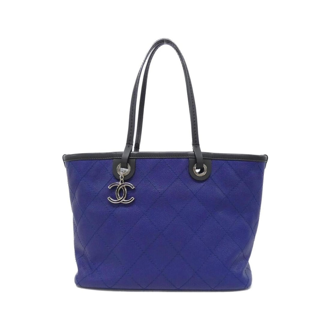 Chanel 92211 handbag: --- Catalog ---Category: SizeSize (HxWxD): 26cm x 42cm x 13.5cm / 10.23'' x 16.53'' x 5.31''Category: DesignType: Handbag, PouchColor: Black, BlueGender: WomenMaterial: Grained Calfskin Hardware