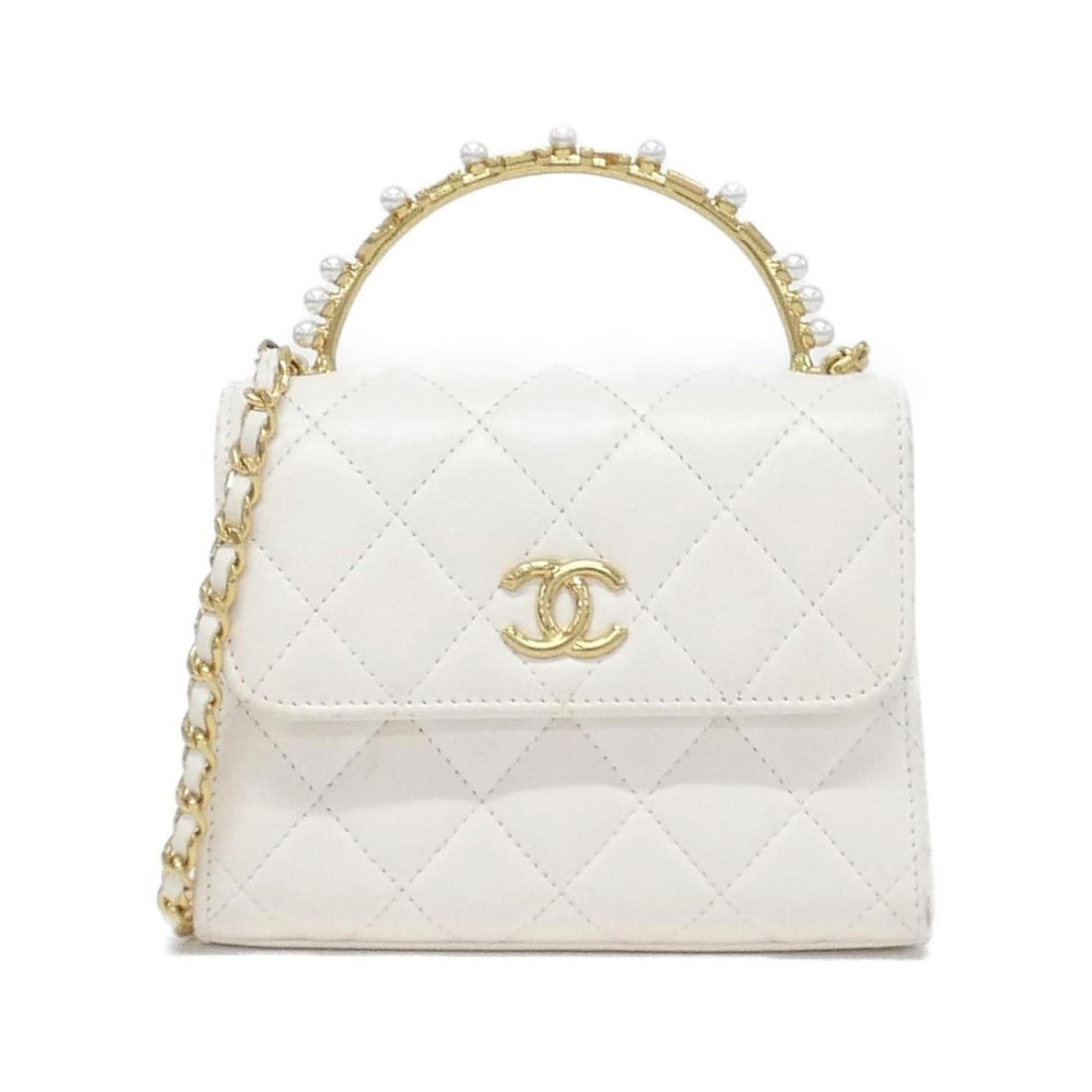 Chanel AP3513 handbag: --- Catalog ---Category: SizeSize (HxWxD): 12cm x 15cm x 5.5cm / 4.72'' x 5.9'' x 2.16''Category: DesignType: HandbagColor: WhiteGender: WomenMaterial: Leather Hardware Color: GoldLeather/Fur Type:
