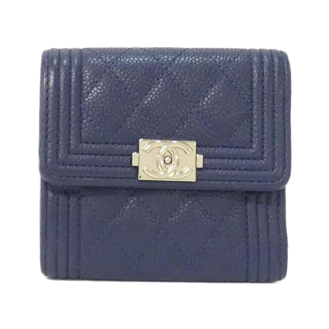 Chanel Boy Line Wallet: --- Catalog ---Category: SizeSize (HxWxD): 9.5cm x 10.5cm x 2cm / 3.74'' x 4.13'' x 0.78''Category: DesignType: Wallet (bi-fold)Color: NavyGender: Men,WomenMaterial: Grained Calfskin Category: