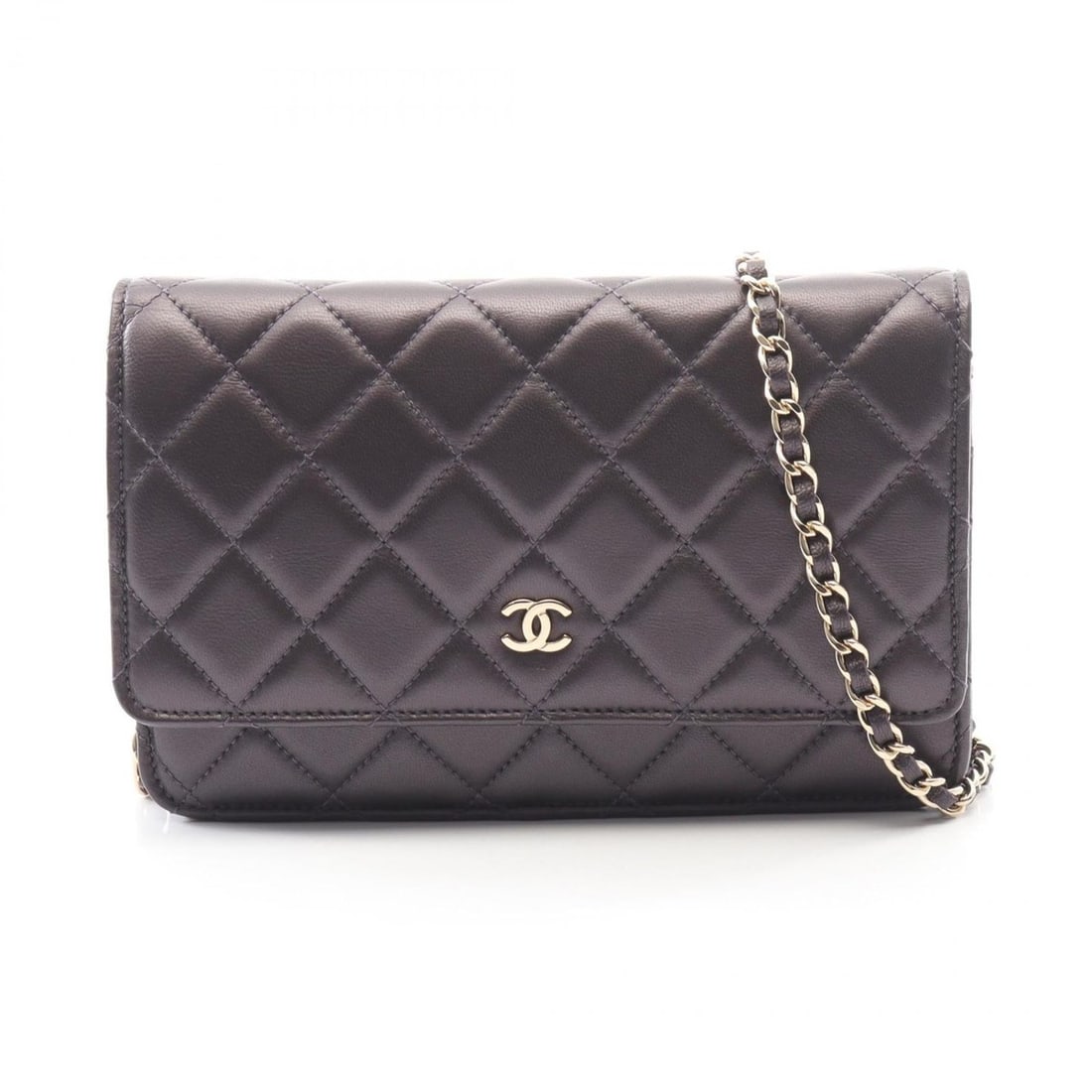 CHANEL Matelasse Shoulder Bag in Lambskin Leather, Purple: --- Catalog ---Category: SizeSize (HxWxD): 12cm x 19cm x 3cm / 4.72'' x 7.48'' x 1.18''Category: DesignType: Shoulder bagColor: PurpleGender: WomenMaterial: Leather Hardware Color: GoldLeather/Fur Typ