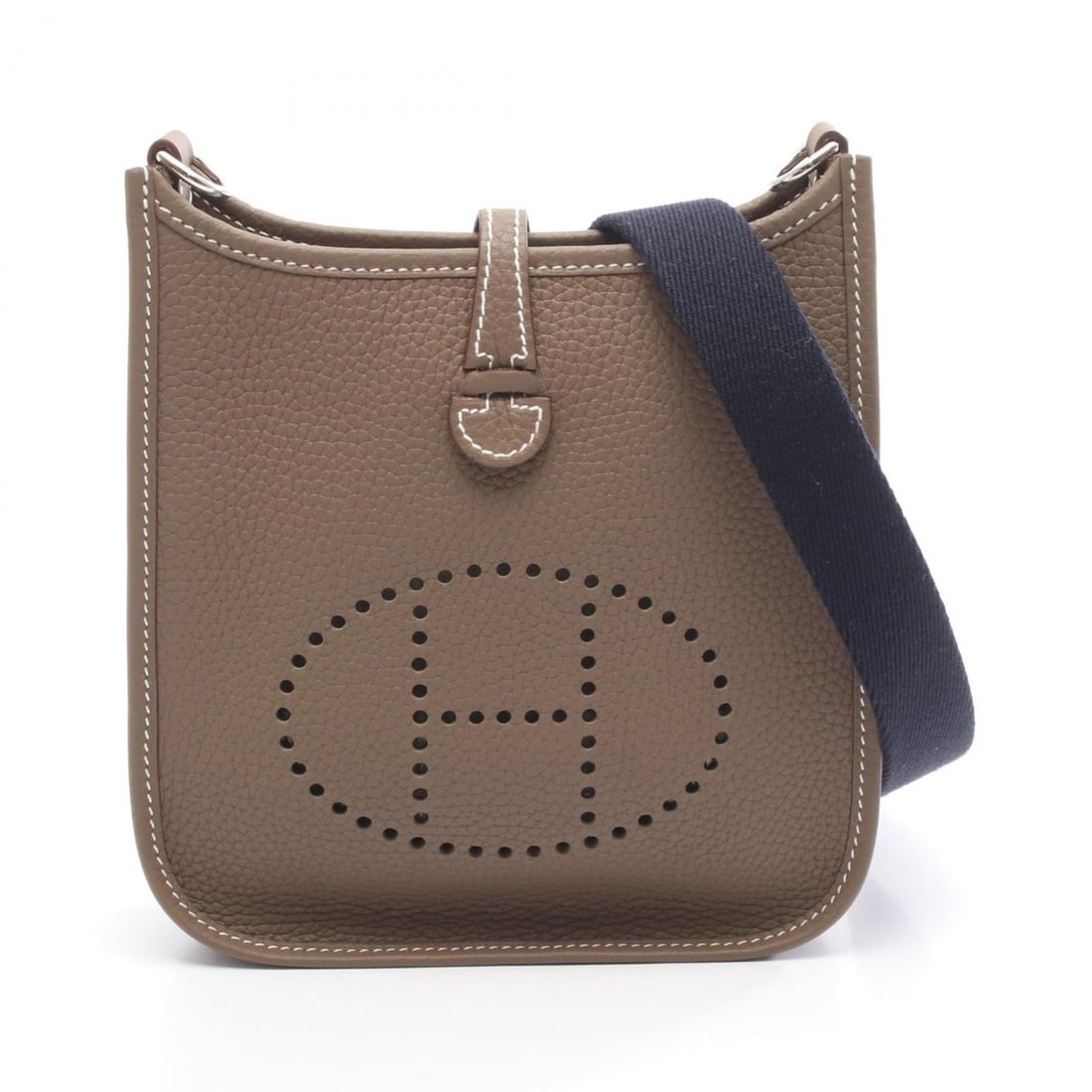 Hermes Hermès Evelyn TPM Shoulder Bag in Taurillon Clemence Leather, Gray, for Women: --- Catalog ---Category: SizeSize (HxWxD): 18cm x 16.5cm x 5.5cm / 7.08'' x 6.49'' x 2.16''Category: DesignType: Shoulder bagColor: Etoupe gray, GrayGender: WomenMaterial: Taurillon clemence leather ,