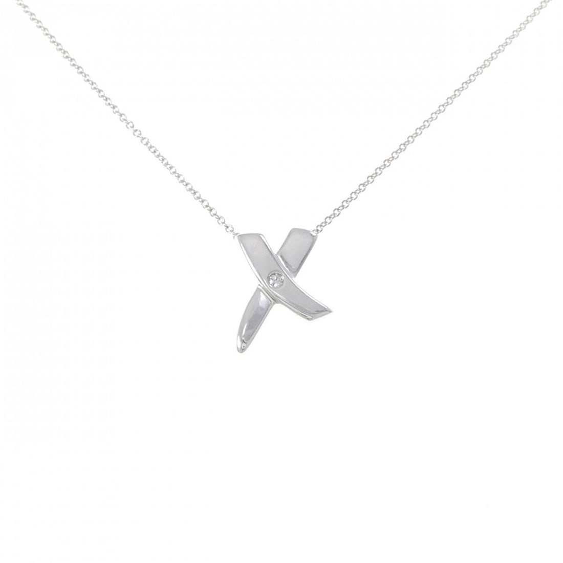 Tiffany Kiss Necklace: --- Catalog ---Category: SizePendant Size: 14.6mm x 11.6mm / 0.57'' x 0.45''Neck Circumference: 41 cm / 16.14''Category: DesignStone: DiamondGender: WomenMaterial: Silver 925Pendant Type: