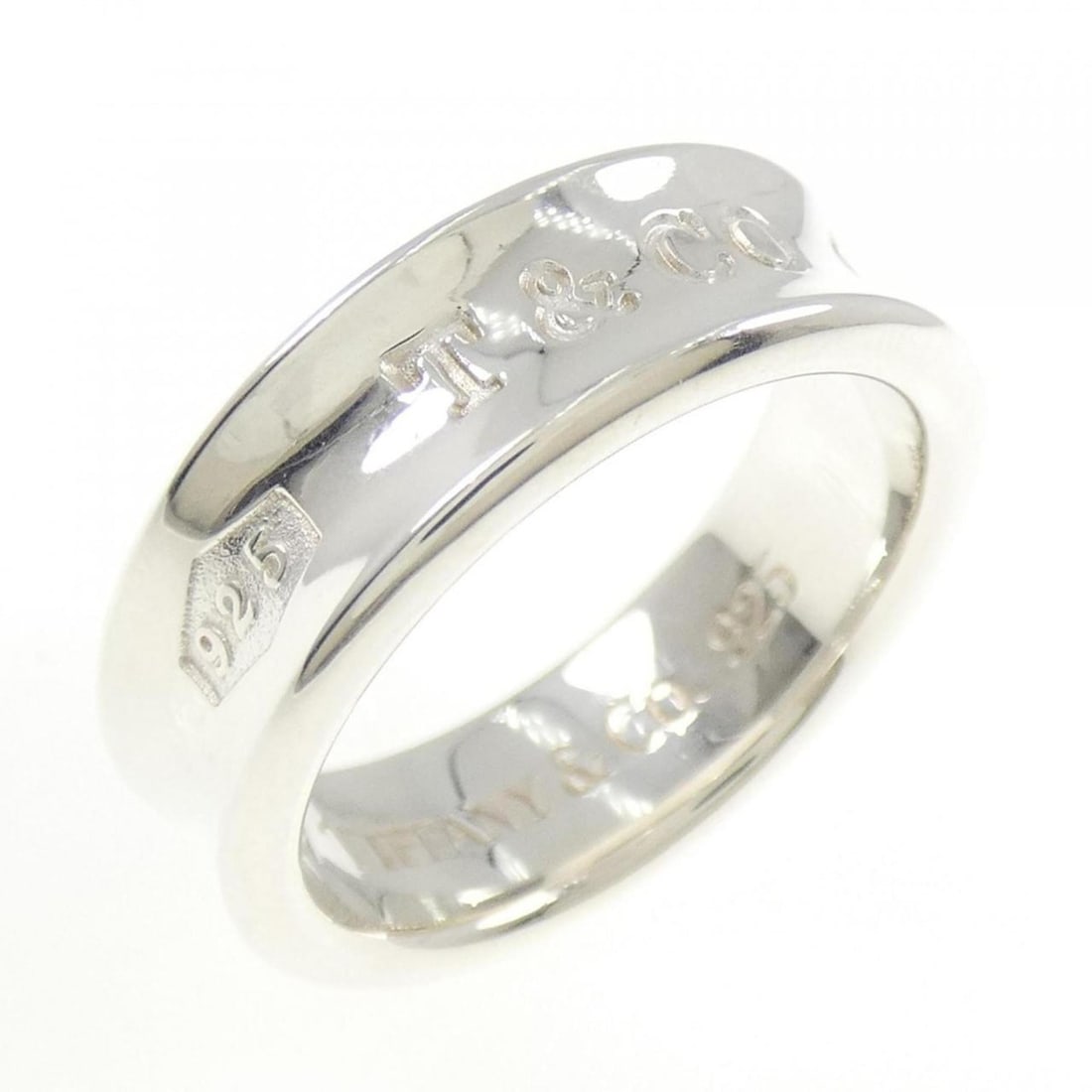 Tiffany 1837 ring: --- Catalog ---Category: SizeJP Size: 16.0US Size: 8Category: DesignType: Band ringGender: WomenMaterial: Silver 925Category: GeneralBrand: Tiffany--- Item List ---Section: ConditionRanking: Rank A Us