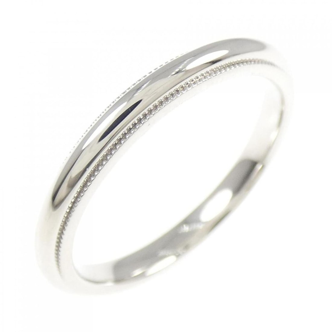 Tiffany Milgrain Ring: --- Catalog ---Category: SizeJP Size: 18US Size: 9Category: DesignType: Band ringColor: PlatinumGender: Men,WomenMaterial: Platinum 950Category: GeneralBrand: Tiffany--- Item List ---Section: Conditio