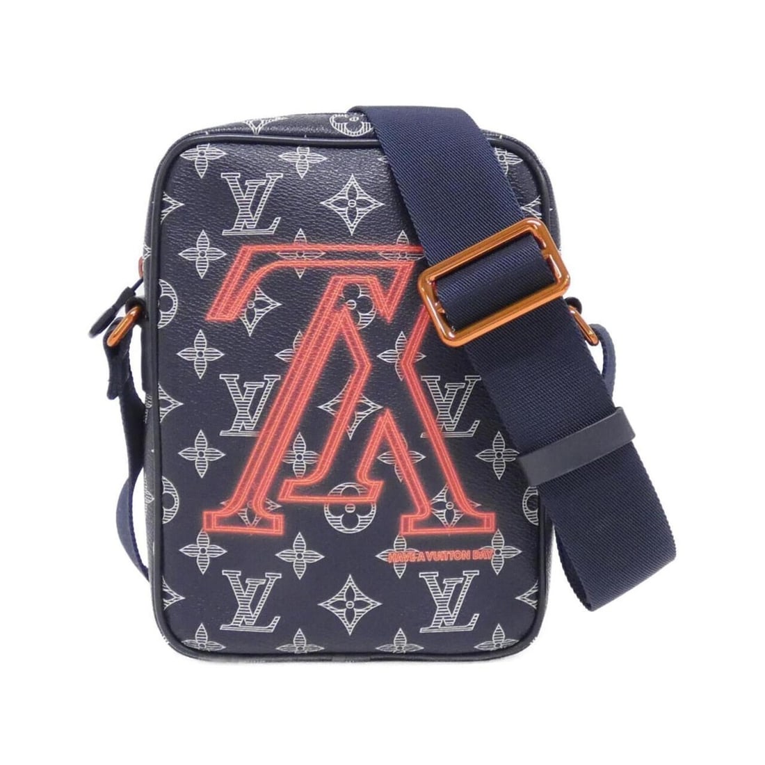 Louis Vuitton Monogram Ink (Upside Down) Danube M43678 Shoulder Bag: --- Catalog ---Category: SizeSize (HxWxD): 22cm x 16cm x 7cm / 8.66'' x 6.29'' x 2.75''Category: DesignType: Shoulder bagColor: Blue, MarineGender: Women,MenMaterial: Coated canvas Category: