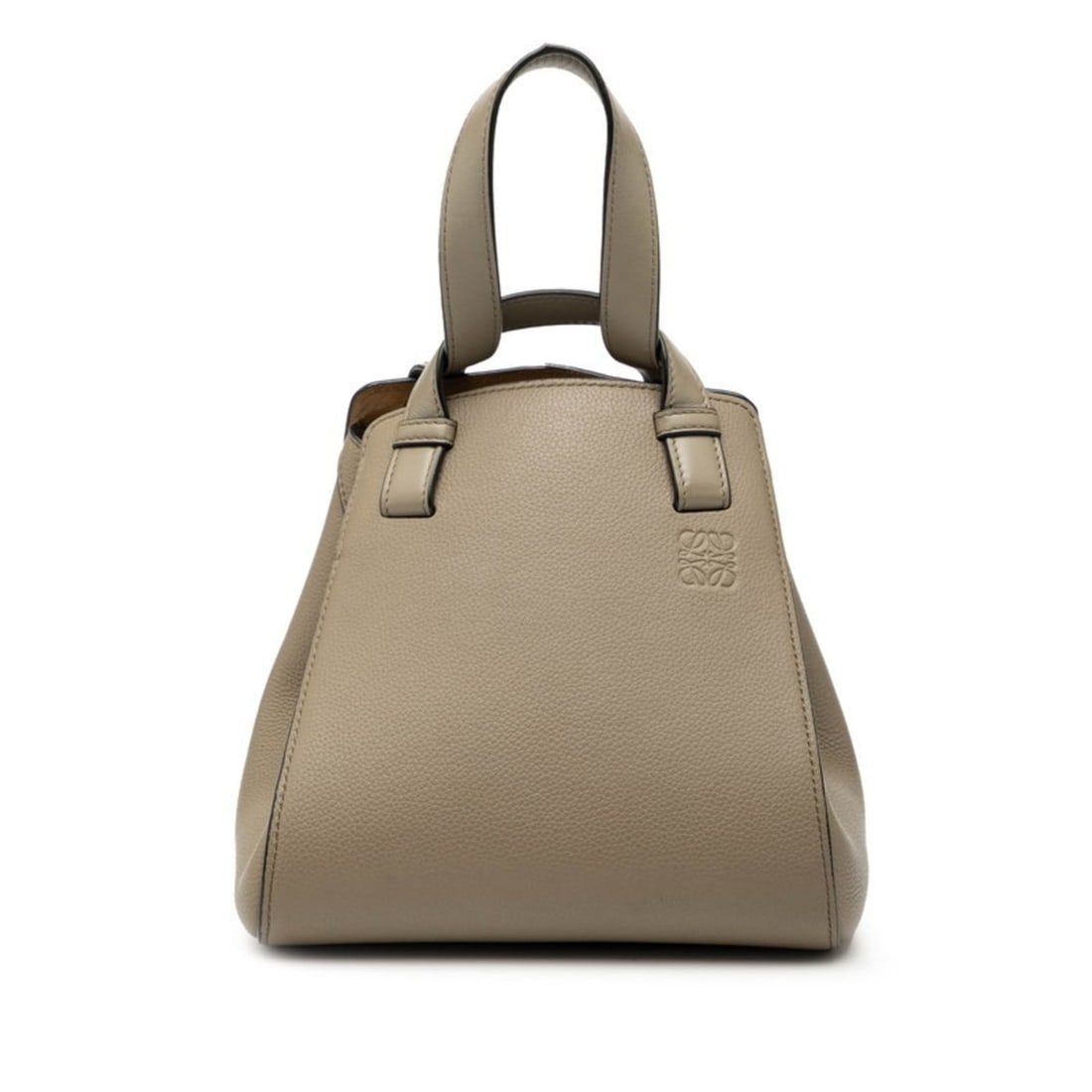 LOEWE Hammock Nugget Handbag in Khaki Leather for Women: --- Catalog ---Category: SizeSize (HxWxD): 21cm x 20cm x 18cm / 8.26'' x 7.87'' x 7.08''Category: DesignType: HandbagColor: KhakiGender: WomenMaterial: Leather Category: GeneralBrand: Loewe--- Item Li