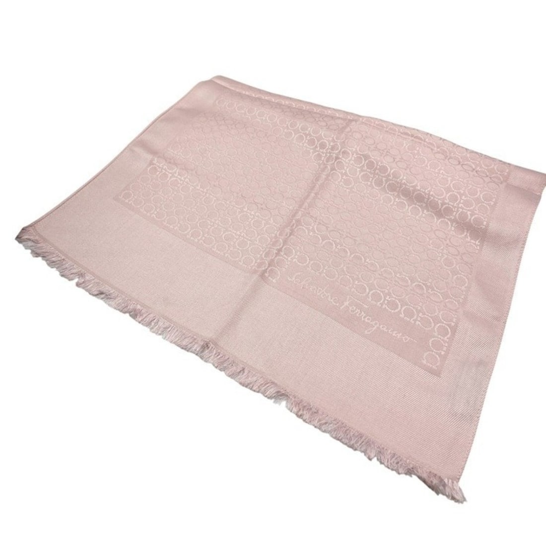 Salvatore Ferragamo Gancini Silk Stole/Scarf D4: --- Catalog ---Category: SizeSize (LxW): 1.5m x 48cm / 59.05'' x 18.89''Category: DesignType: StoleColor: Light pinkGender: Women,MenMaterial: Silk 60%, Wool 40%Category: GeneralBrand: Salvatore Ferra