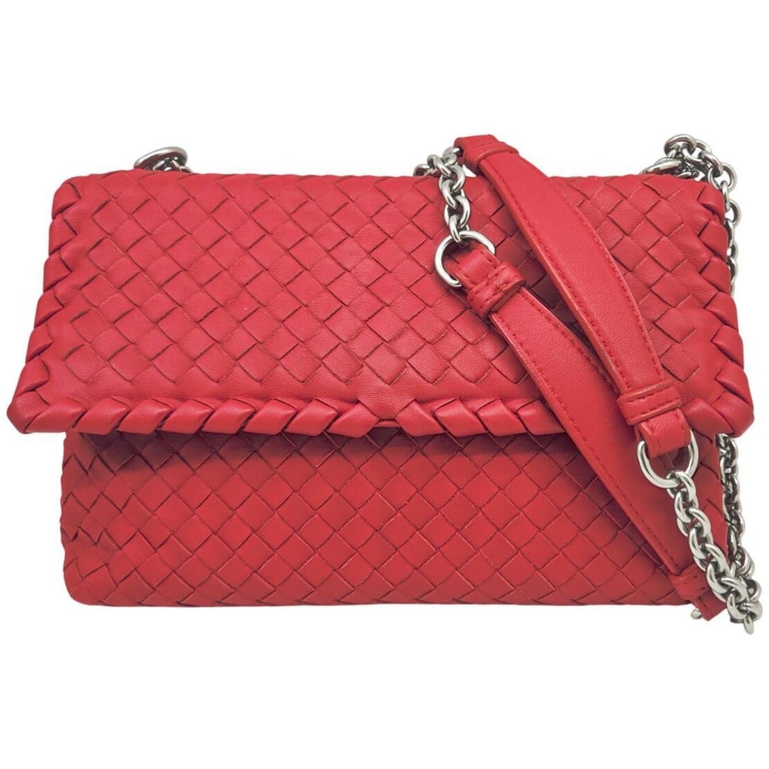 BOTTEGA VENETA Olympia Intrecciato Chain Shoulder Bag in Red Lambskin for Men and Women: --- Catalog ---Category: SizeSize (HxWxD): 17cm x 25cm x 9cm / 6.69'' x 9.84'' x 3.54''Category: DesignType: Shoulder bagColor: Red colorGender: Men,WomenMaterial: Leather Leather/Fur Type: LambskinCa