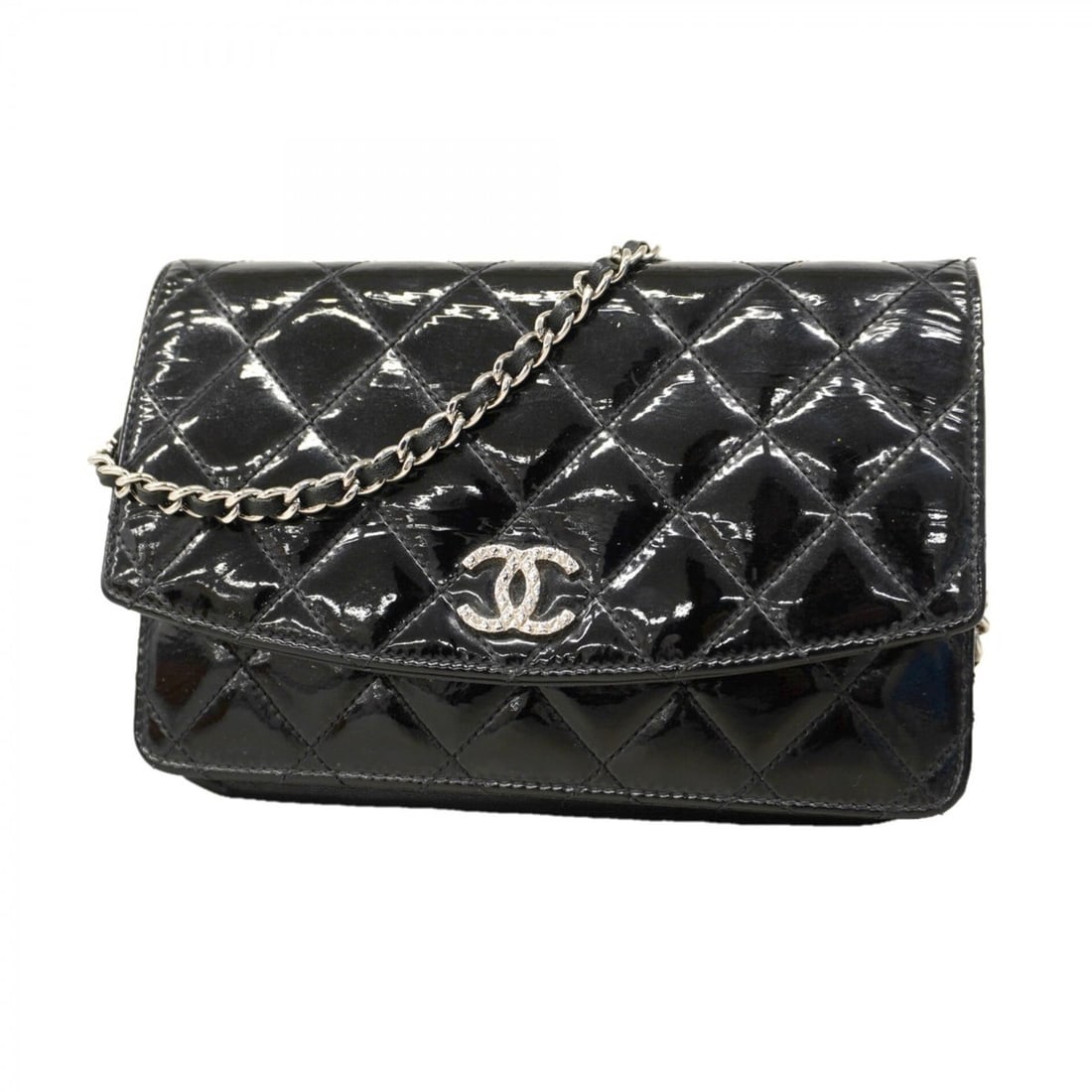 Chanel Brilliant Chain Shoulder Wallet in Patent Leather, Black, Women's: --- Catalog ---Category: SizeSize (HxWxD): 13cm x 19cm x 2cm / 5.11'' x 7.48'' x 0.78''Category: DesignType: Chain/Shoulder walletColor: BlackGender: WomenMaterial: Patent leather Category: GeneralBra