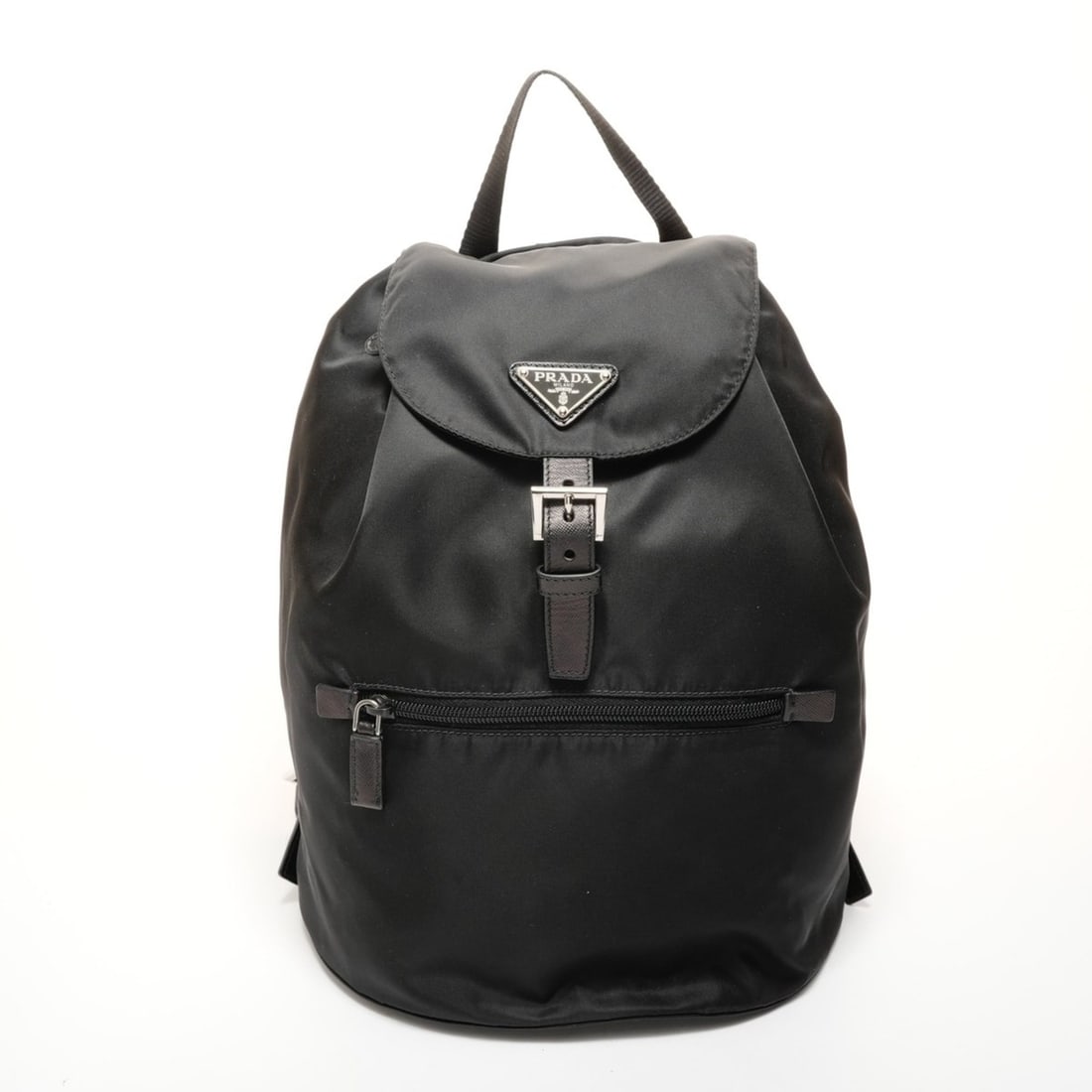 Prada nylon triangle logo backpack/daypack in black: --- Catalog ---Category: SizeSize (HxWxD): 38cm x 27cm x 15cm / 14.96'' x 10.62'' x 5.9''Category: DesignType: BackpackColor: BlackGender: WomenCategory: GeneralBrand: PradaCountry of Origin: