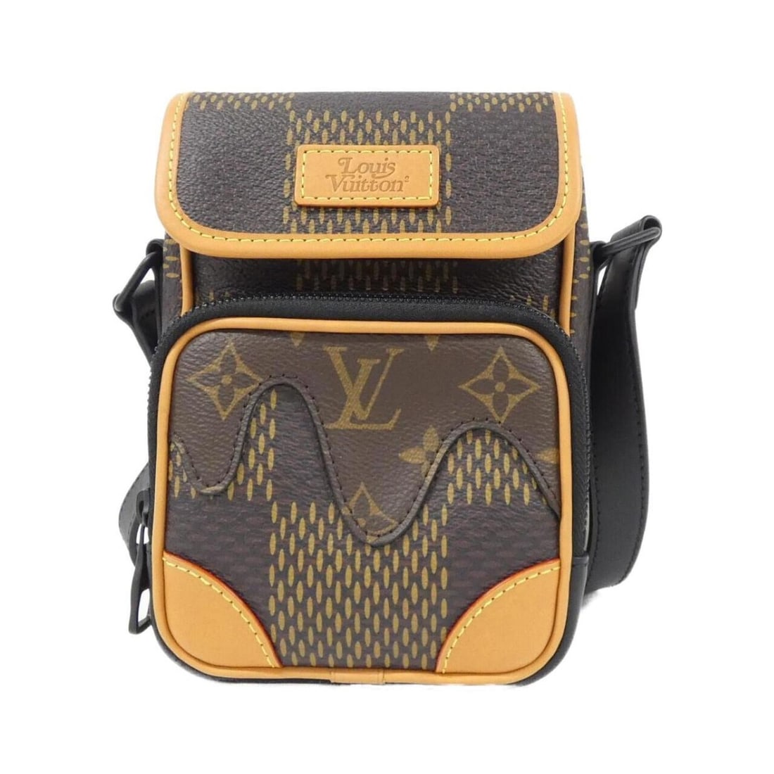 Louis Vuitton Damier Giant (LV Squared) Amazon Messenger Shoulder Bag N40357: --- Catalog ---Category: SizeSize (HxWxD): 18cm x 13cm x 9cm / 7.08'' x 5.11'' x 3.54''Category: DesignType: Shoulder bagColor: EbeneGender: Men,WomenMaterial: Coated canvas Category: GeneralMPN: N403