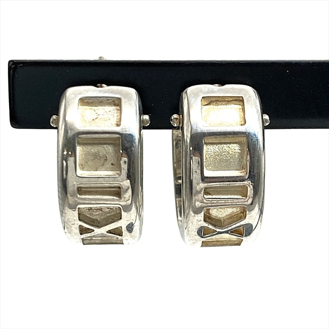 Tiffany & Co. Atlas Earrings, SV925, 7.7g, Silver, Women's: --- Catalog ---Category: SizeSize (HxWxD): 9.00mm x 6.00mm / 0.35'' x 0.24''Category: DesignType: Stud earringsColor: SilverGender: WomenMaterial: Silver 925Category: GeneralBrand: TiffanyCountry of O