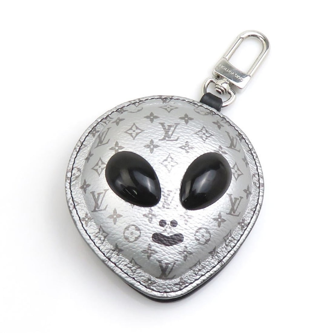 Louis Vuitton Alien Bag Charm, PVC/Metal, Silver/Black/Gray, Men's, M02429 e61382a: --- Catalog ---Category: SizeSize (HxWxD): 140.00mm x 85.00mm / 5.51'' x 3.35''Category: DesignType: Handbag charmColor: Black, Gray, SilverGender: Men,WomenMaterial: MetalCategory: GeneralMPN: M02429