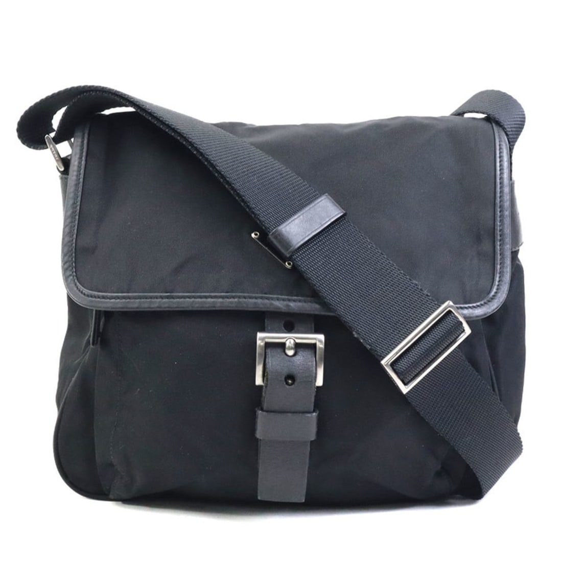 Prada shoulder bag in nylon, black and silver, unisex, e61401a: --- Catalog ---Category: SizeSize (HxWxD): 23cm x 24cm x 9cm / 9.05'' x 9.44'' x 3.54''Category: DesignType: Shoulder bagColor: BlackGender: Men,WomenMaterial: Nylon Category: GeneralBrand: PradaCount