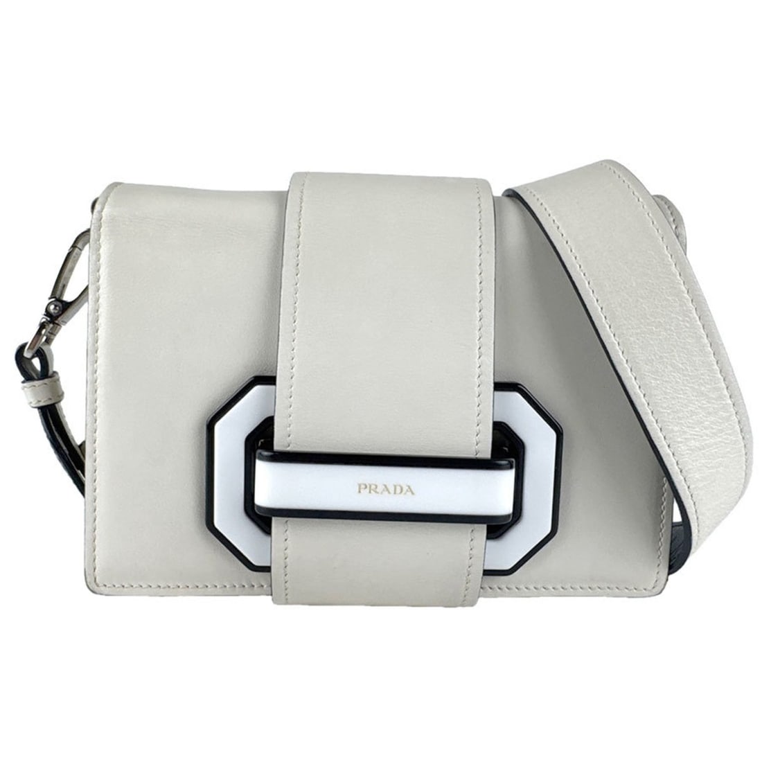 Prada PRADA Shoulder Bag Leather Ivory Women's z8502: --- Catalog ---Category: SizeSize (HxWxD): 14cm x 20cm x 5cm / 5.51'' x 7.87'' x 1.96''Category: DesignType: Shoulder bagColor: IvoryGender: WomenMaterial: Leather Category: GeneralBrand: PradaCountry