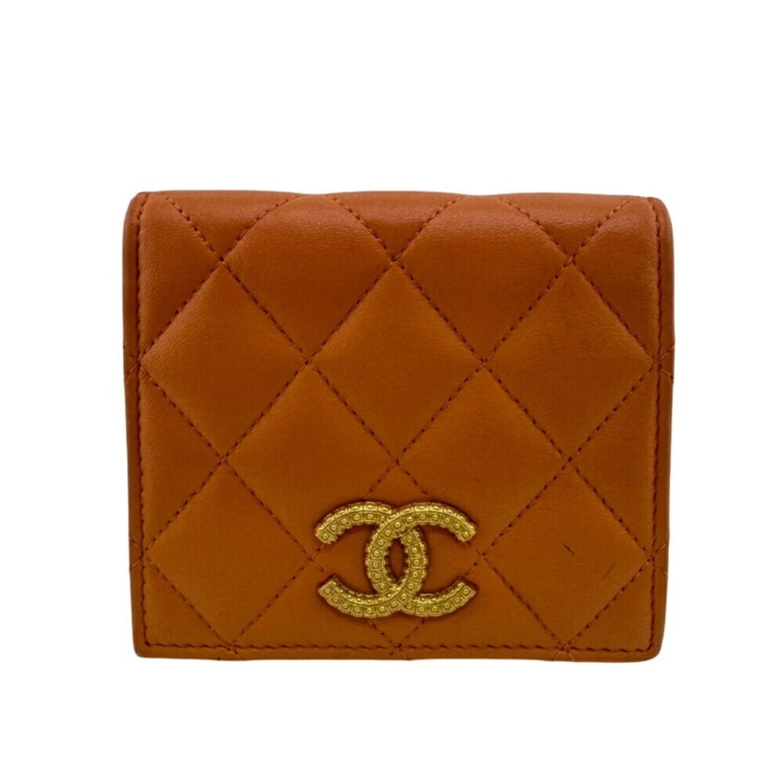 CHANEL Compact Wallet Matelasse Bifold Orange Women's: --- Catalog ---Category: SizeSize (HxWxD): 9cm x 10cm / 3.54'' x 3.93''Category: DesignType: Wallet (bi-fold)Color: OrangeGender: WomenMaterial: Leather Category: GeneralBrand: Chanel--- Item List ---