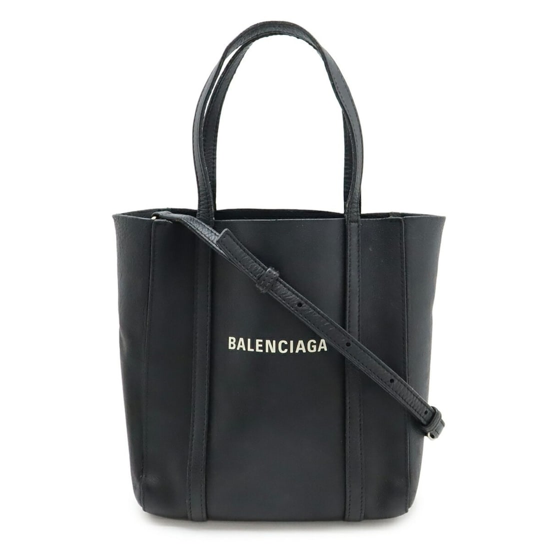 BALENCIAGA EVERYDAY Tote XXS Bag Shoulder Leather Black 551815: --- Catalog ---Category: SizeWeight: 400g / 14.1oz.Size (HxWxD): 21.5cm x 19cm x 9cm / 8.46'' x 7.48'' x 3.54''Strap Length: 134cm / 52.75''Category: DesignType: Shoulder bag, Tote bagColor: BlackStyl