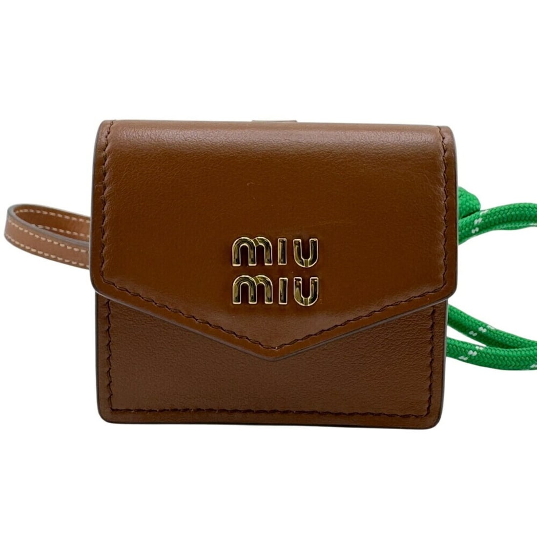 Miu Miu MIUMIU 5TL515 Leather x Cord Trick Bag Charm Metal Keychain Wallet Brown: --- Catalog ---Category: SizeSize (HxWxD): 5.5cm x 3.1cm / 2.16'' x 1.22''Category: DesignColor: Brown, GreenGender: WomenMaterial: Leather Category: GeneralBrand: Miu Miu--- Item List ---Section: Con