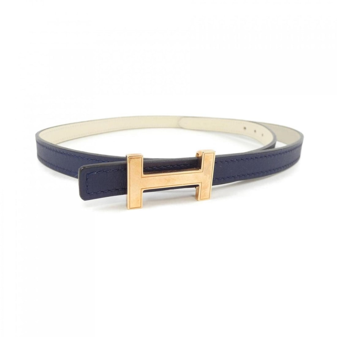 Hermes Focus 13mm reversible belt: --- Catalog ---Category: SizeLength: 70.5cm - 73.5cm / 27.75'' - 28.93''Category: DesignType: Standard beltColor: Navy, WhiteGender: WomenCategory: GeneralBrand: Hermes--- Item List ---Section: Condit