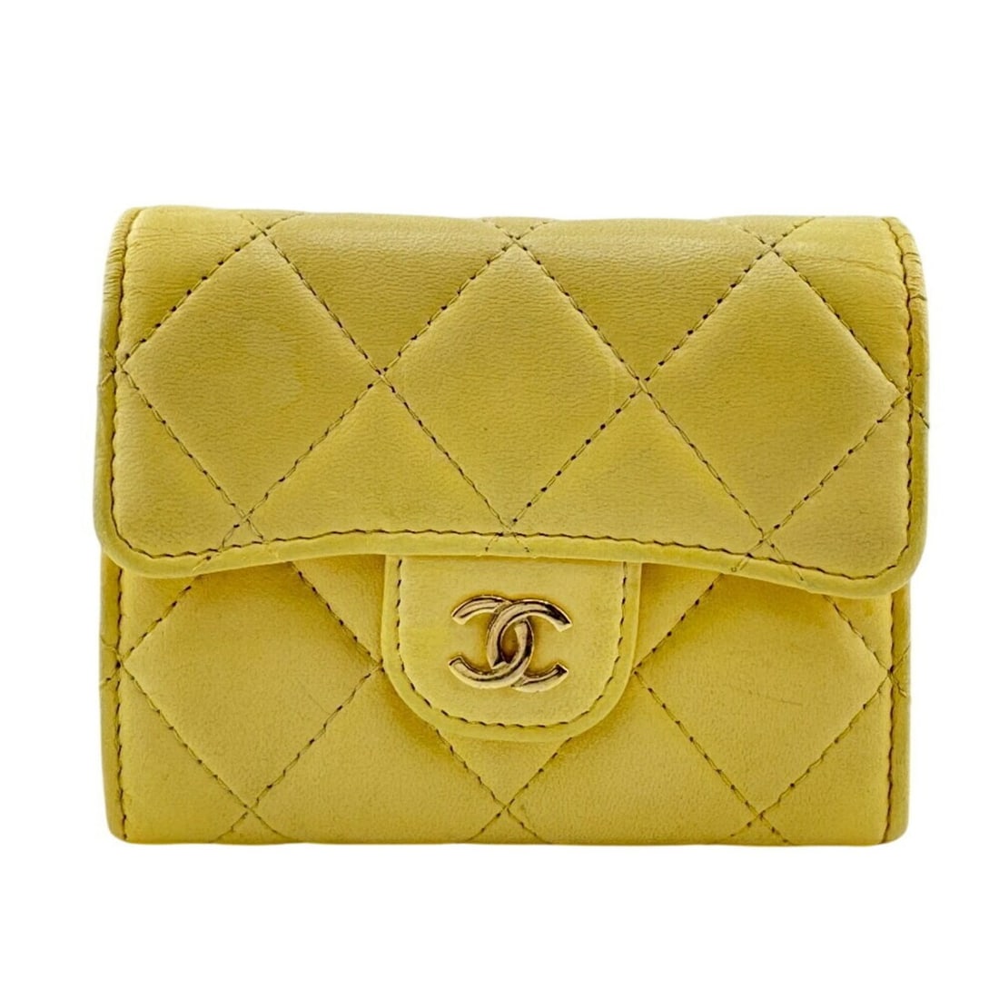 CHANEL Compact Wallet Matelasse Coin Case Yellow Women's: --- Catalog ---Category: SizeSize (HxWxD): 9cm x 11cm / 3.54'' x 4.33''Strap / Chain Length: 58cm / 22.83''Category: DesignType: Coin purse/coin caseColor: YellowGender: WomenMaterial: Leather Leather