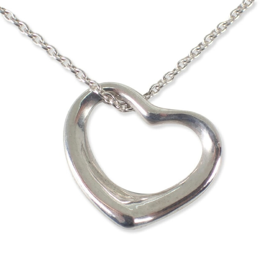 TIFFANY 925 heart pendant necklace: --- Catalog ---Category: SizePendant Size: 12mm x 15mm / 0.47'' x 0.59''Neck Circumference: 41 cm / 16.14''Category: DesignGender: WomenMaterial: Sterling silver 925Necklace Type: NecklaceCategory: